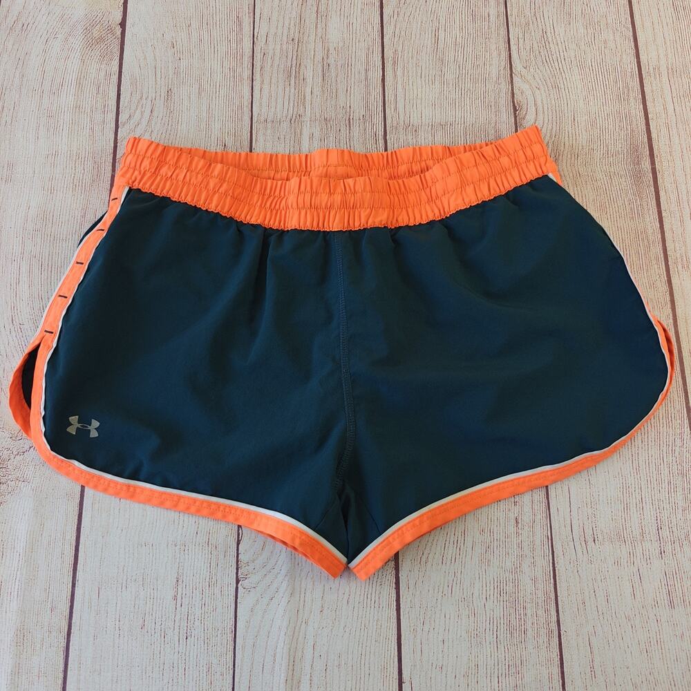 Under Armour HeatGear semi-fitted Fly-by shorts sz S